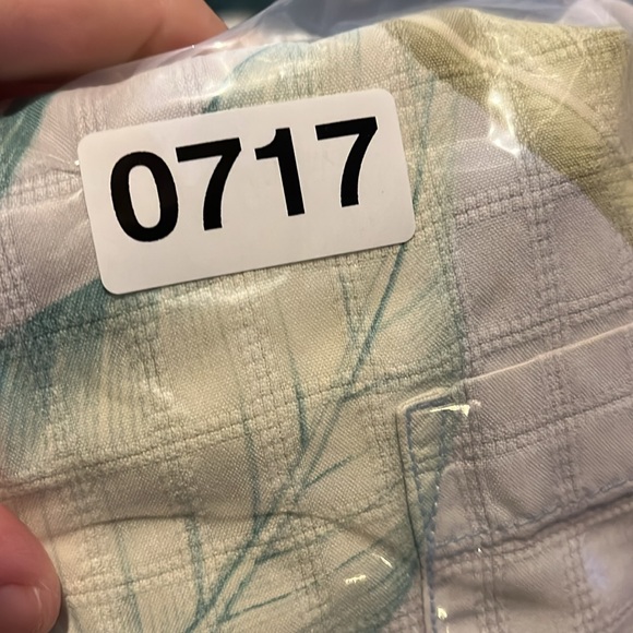 Tommy Bahama men’s 100 % silk shirt size large button down tropical beach leaves - Picture 9 of 9